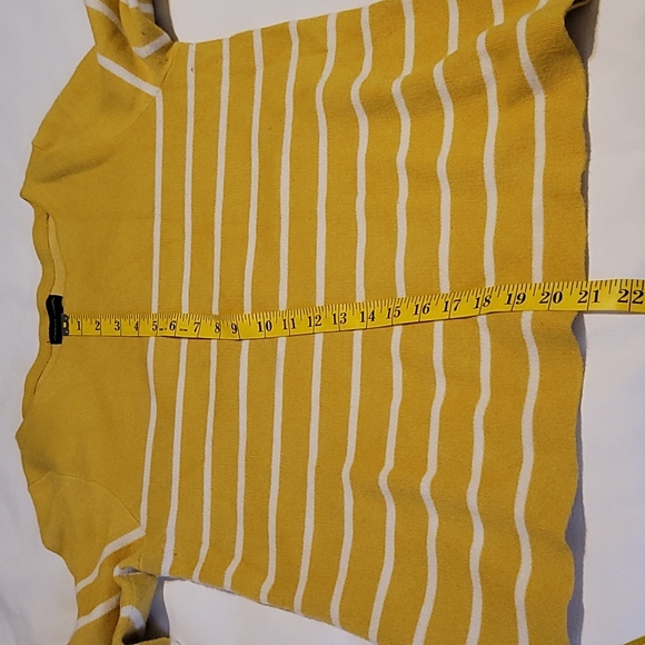 Adrienne Vittadini yellow and white striped 3/4 sleeve sweater size small - Picture 4 of 7